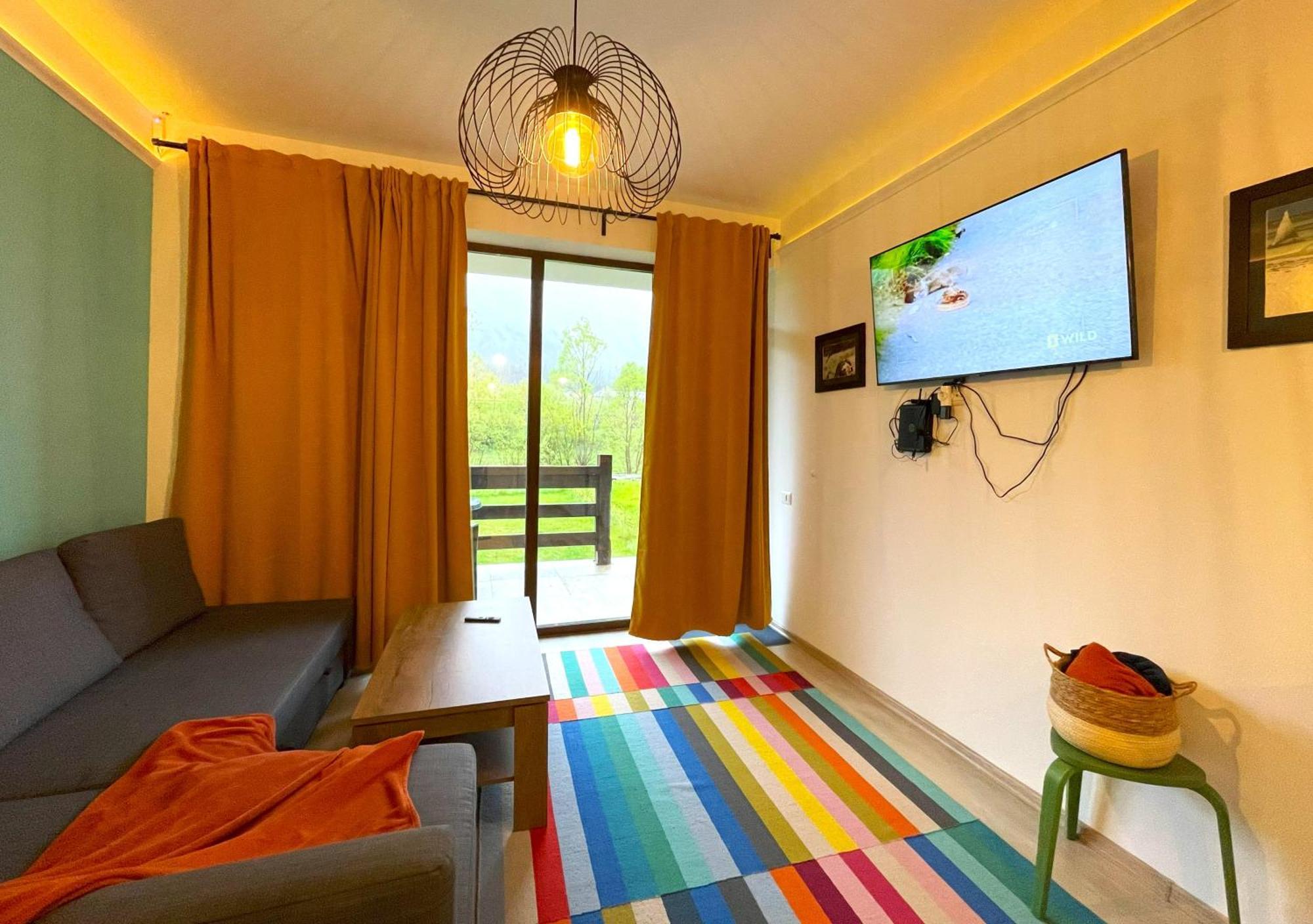 Cozy Riverfront Apartments With Garden And Mountain View Buşteni Екстериор снимка