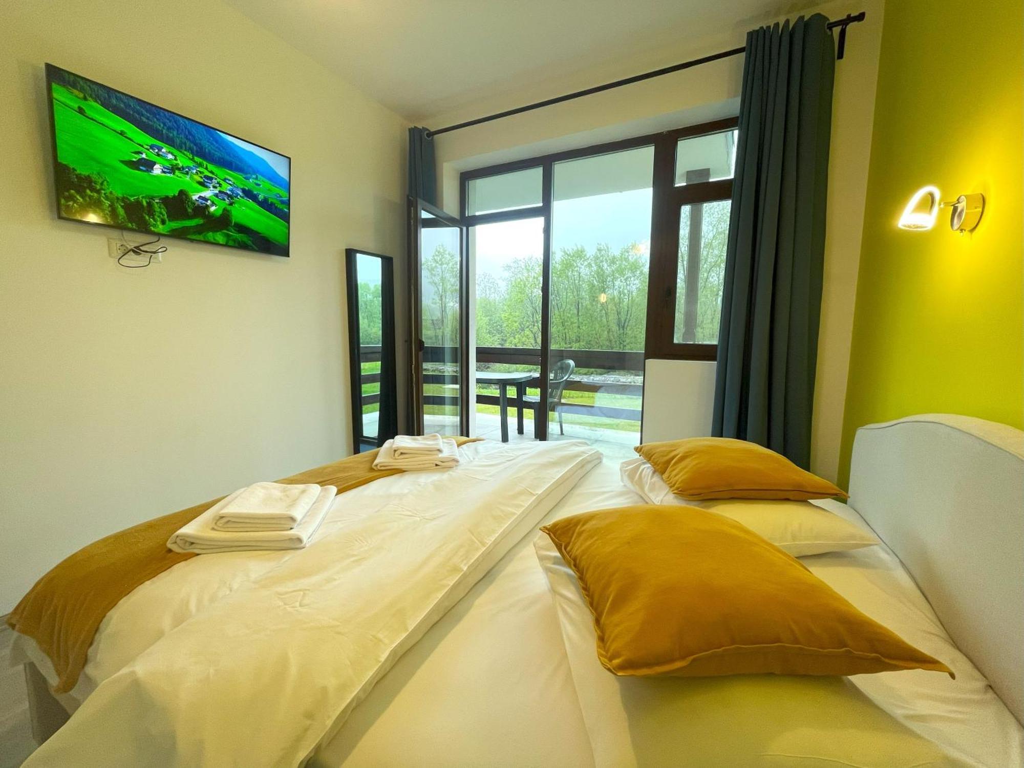 Cozy Riverfront Apartments With Garden And Mountain View Buşteni Екстериор снимка