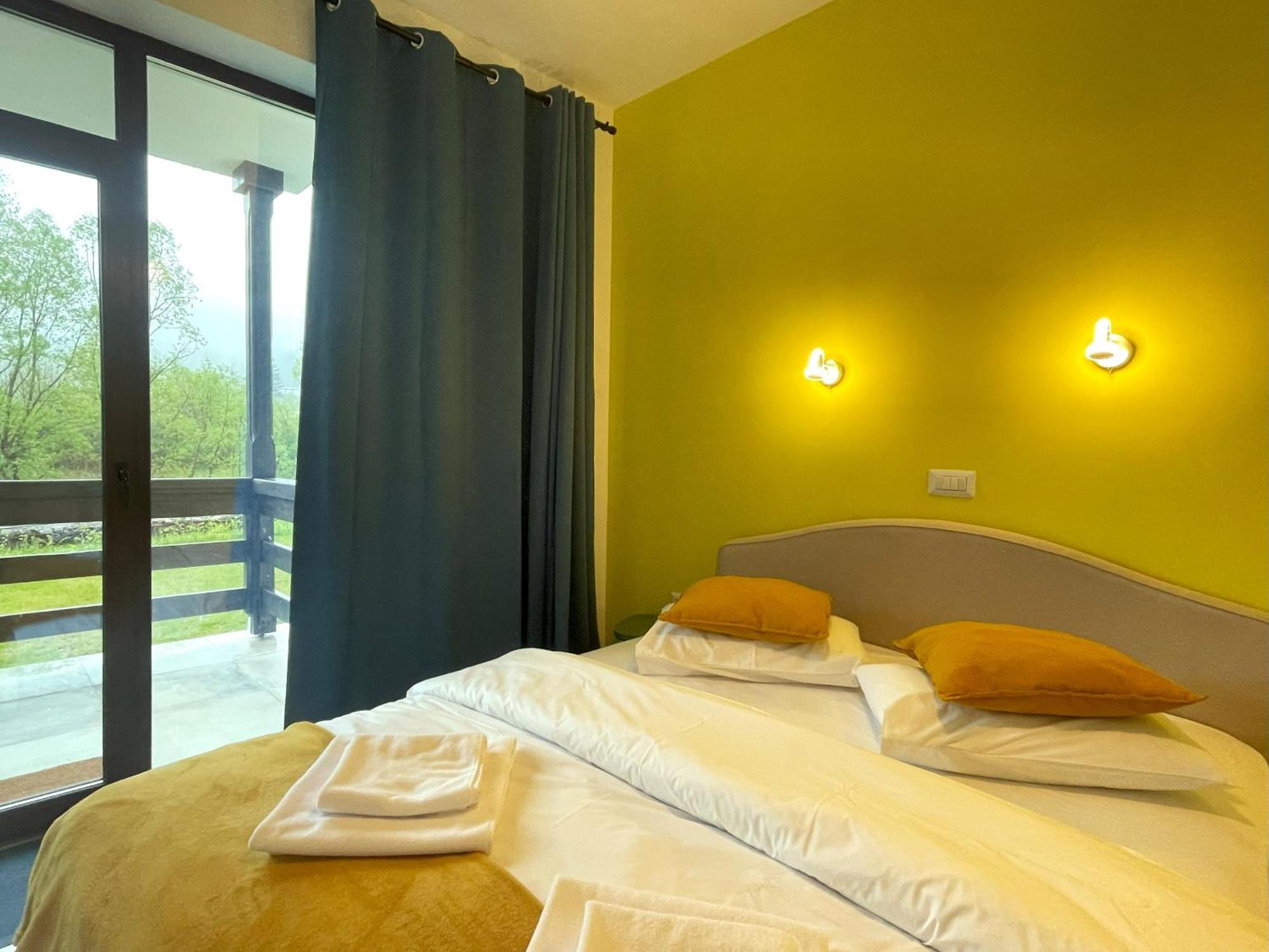 Cozy Riverfront Apartments With Garden And Mountain View Buşteni Екстериор снимка